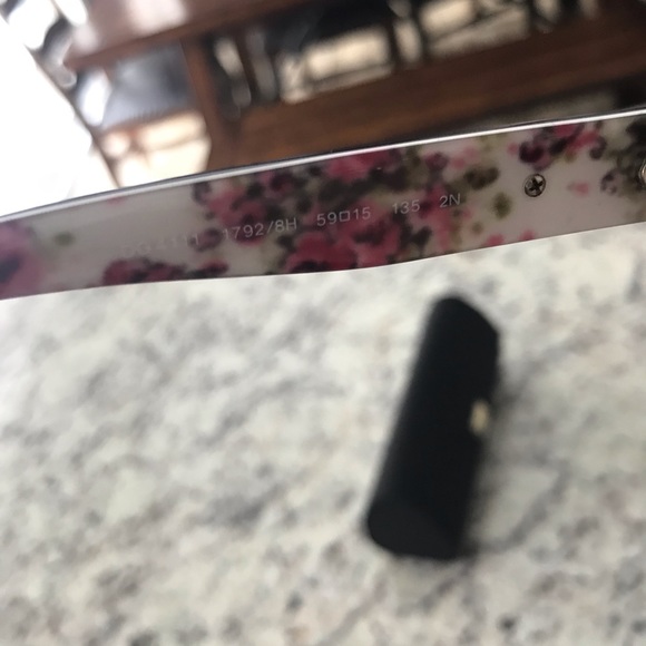 Traded Dolce and Gabbana Sunglasses - Picture 5 of 5